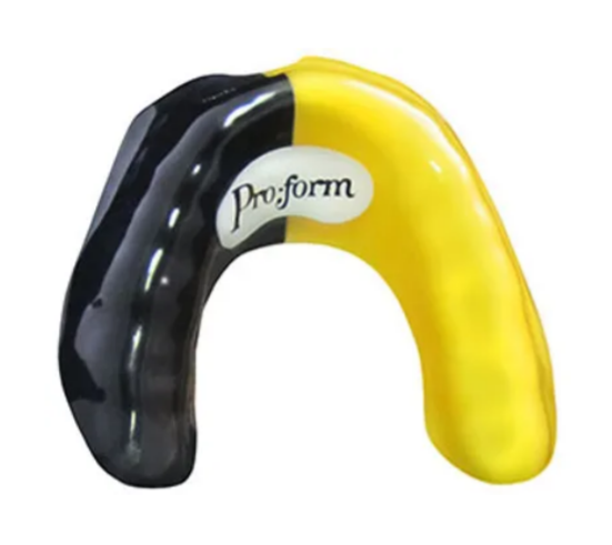 Pro:form custom sport mouthguard in black and yellow for athletic protection